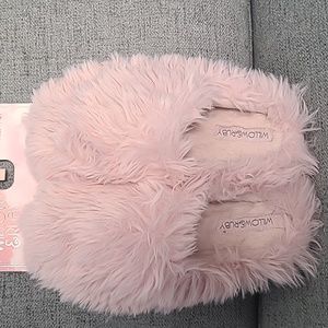 Willow and Ruby Fuzzy Comfort Foam Slippers
